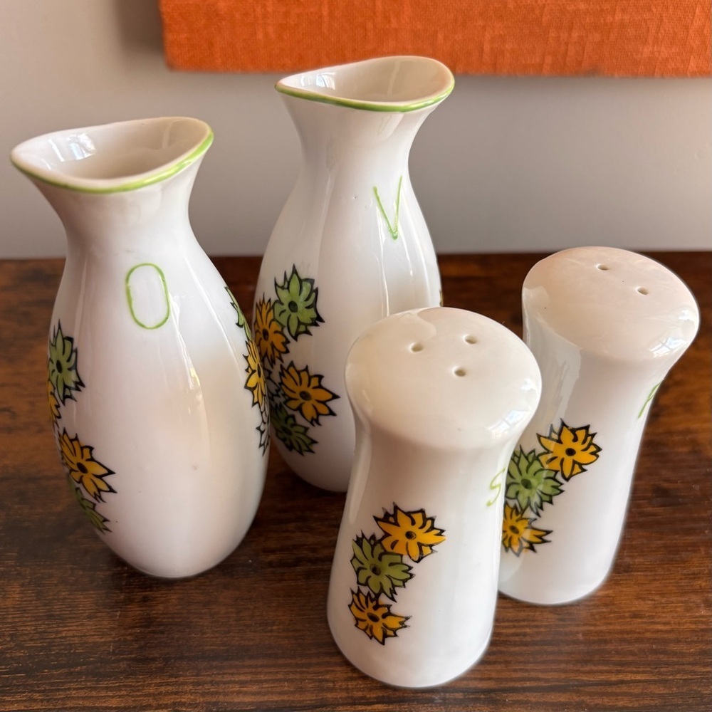 Vintage| 70s Floral‎ Salt & Pepper and Oil & Vinegar Ceramic Dining Set Decor - Picture 3 of 5